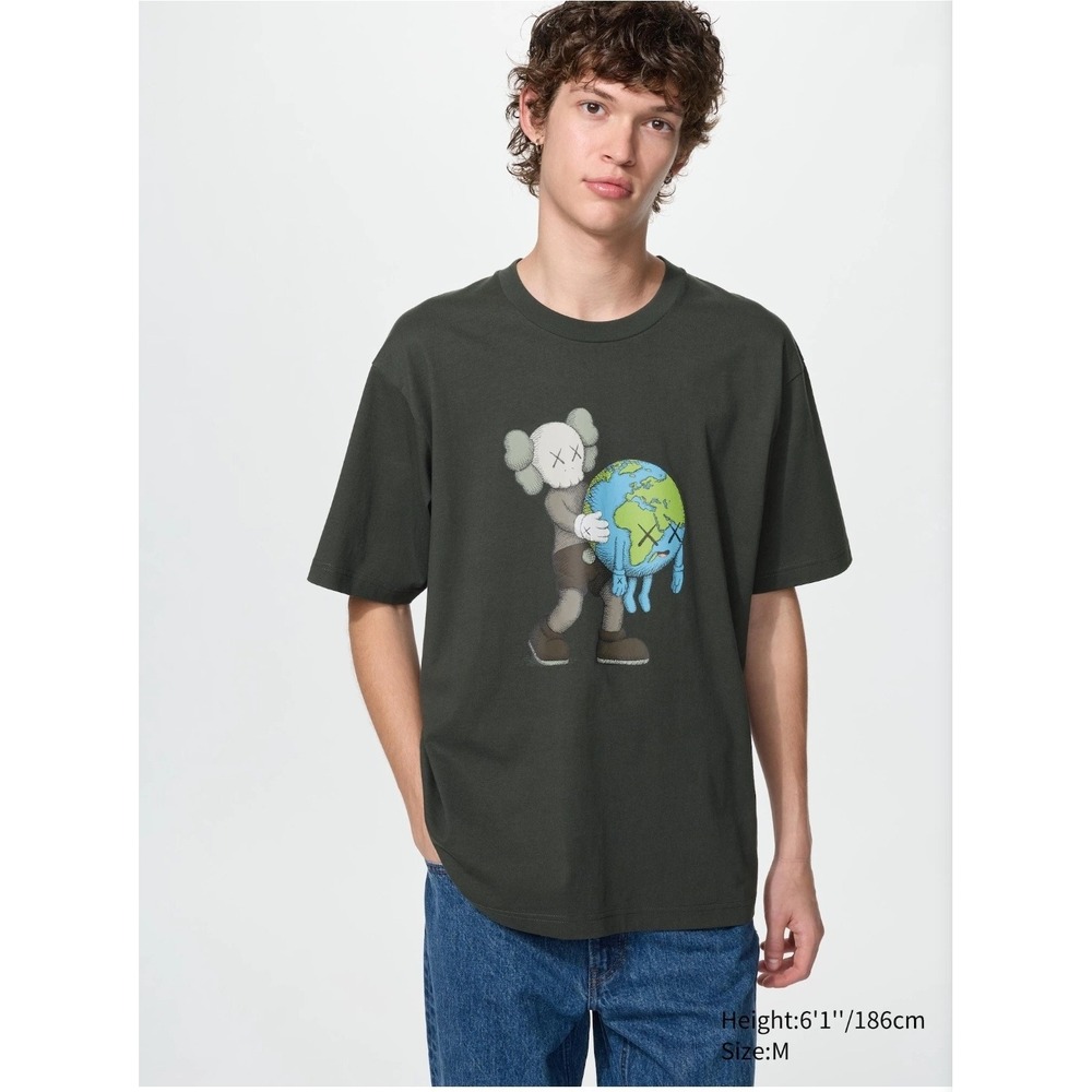 Uniqlo UT KAWS Art Graphic T-Shirt Dark Gray XL Brian Donnelly Companion Earth